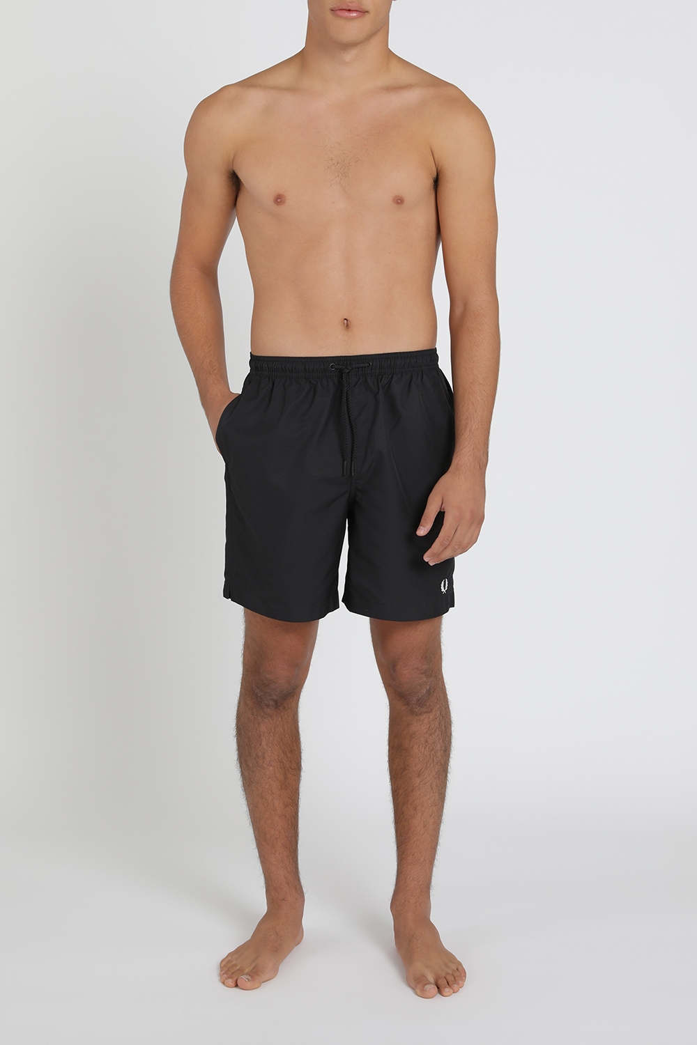 תמונת כל הלוק של מכנסי בגד ים קצרים